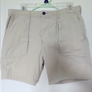 Abercrombie & Fitch beige utility/hiking shorts